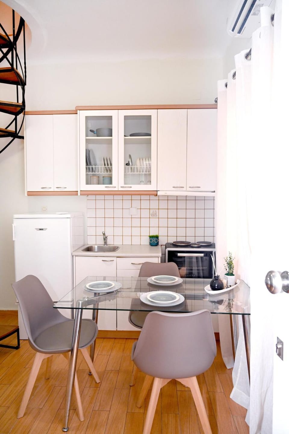 Kitchen or kitchenette, Living room, Seating area, Dining area, minibar, pet friendly, stove