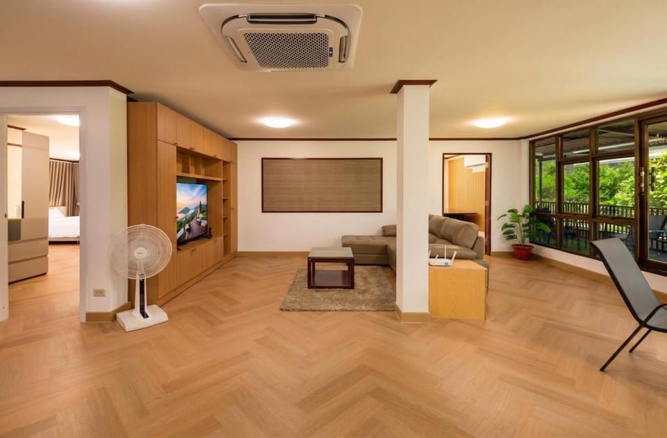 Luxury 3BR 230sqm 5 min to BTS Sukhumvit 26 Apartment in Bangkok
