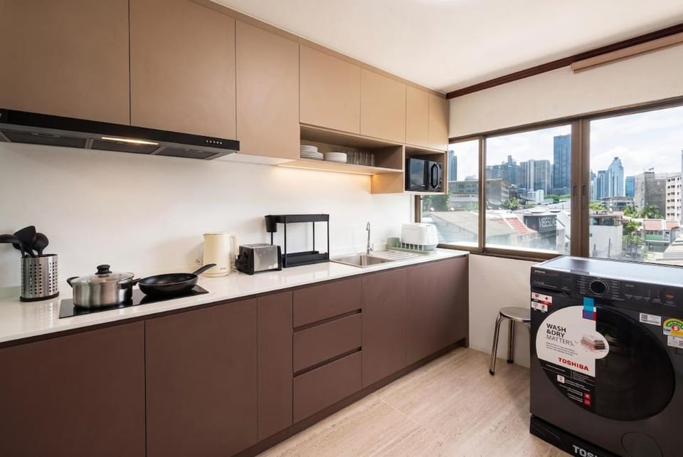 Luxury 3BR 230sqm 5 min to BTS Sukhumvit 26 Apartment in Bangkok