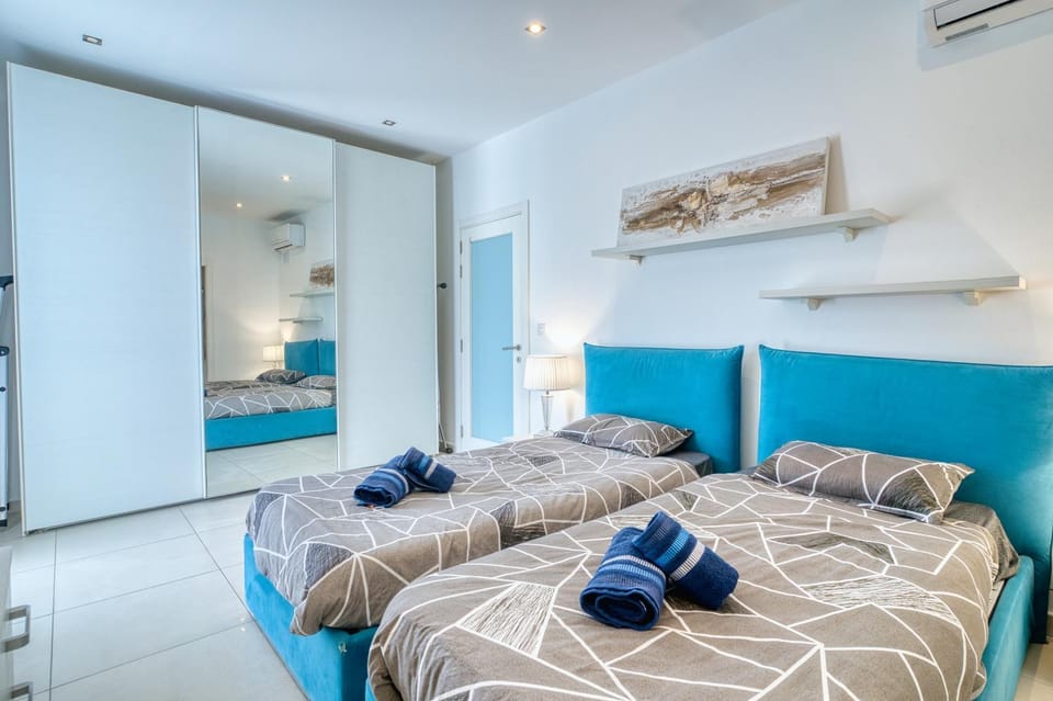Sunset Terrace Penthouse Veccja Point St Pauls Bay Apartment in Saint Paul's Bay