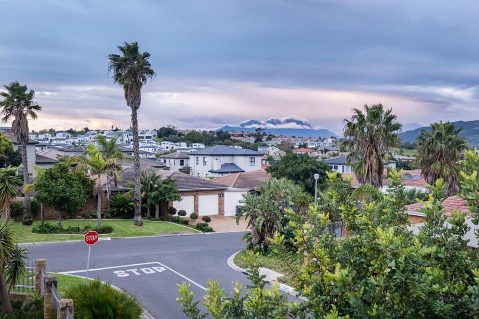 Neighbourhood, Natural landscape, Mountain view
