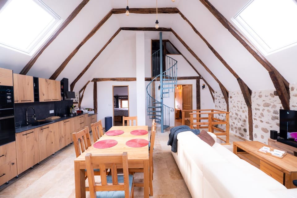 TV and multimedia, Kitchen or kitchenette, Living room, Dining area