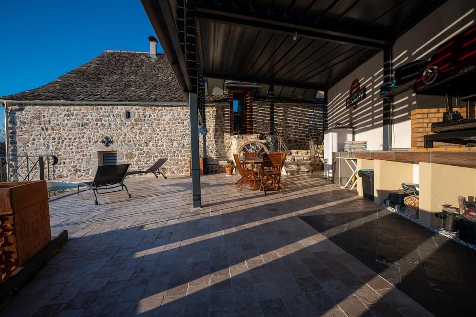 BBQ facilities, Balcony/Terrace, Seating area, Swimming pool