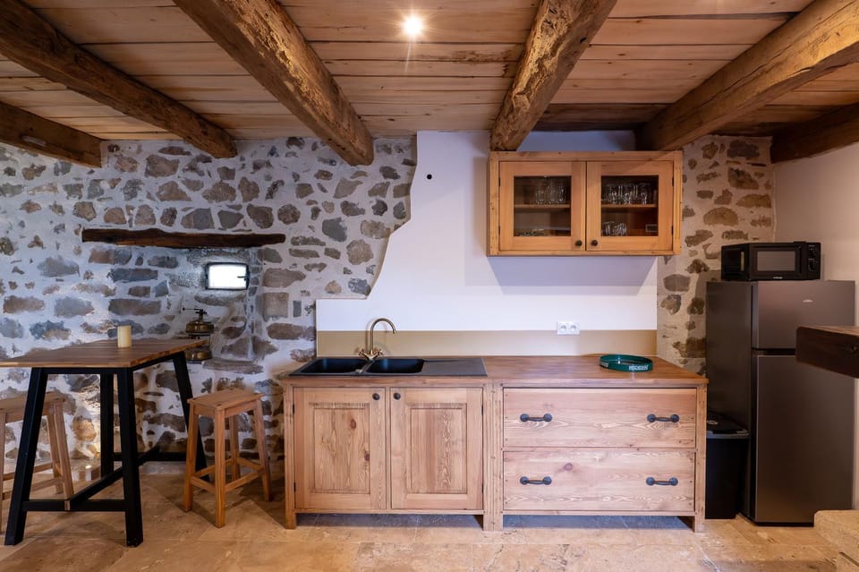 Kitchen or kitchenette, Living room