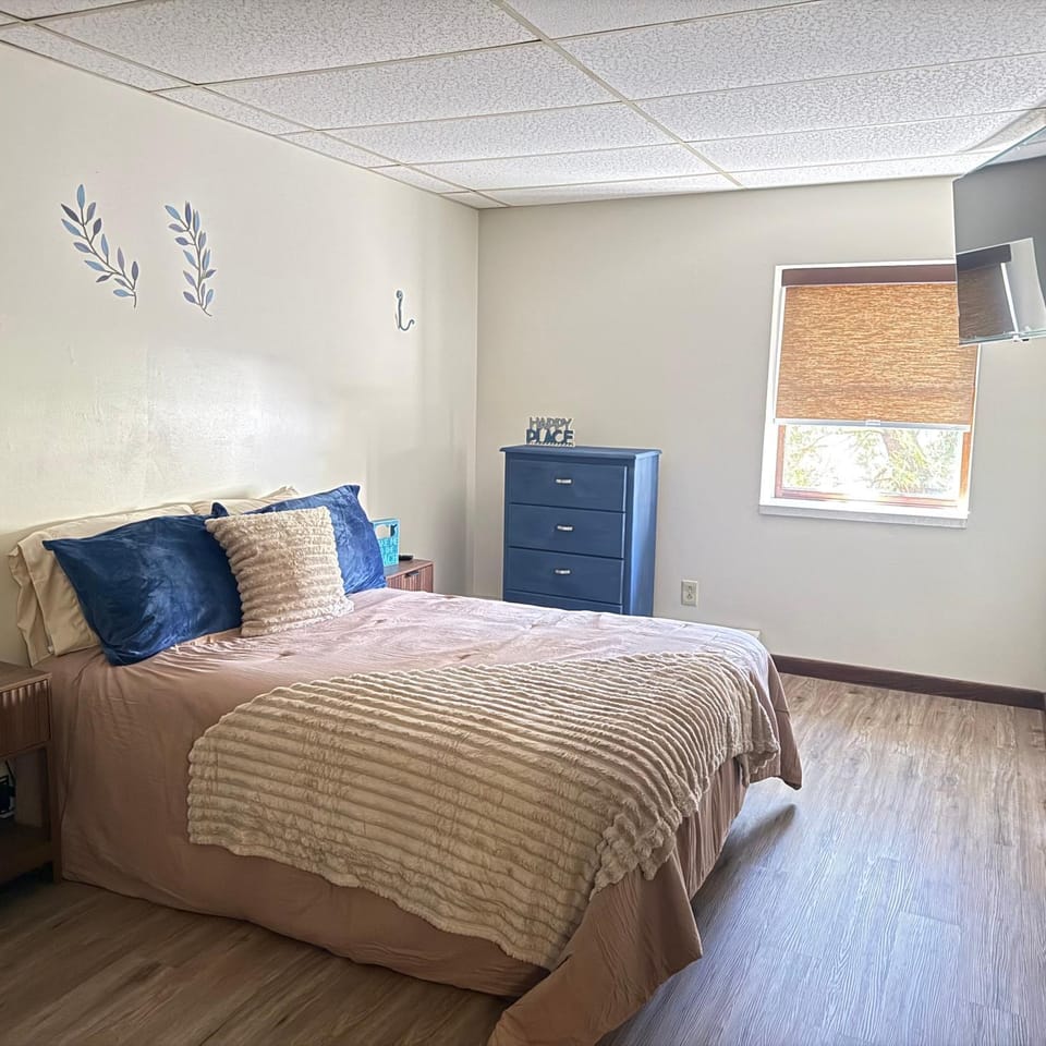 ANGOLA BEACH APARTMENT 2 Bedrooms- Grandview Bay Apartment in Lake Erie
