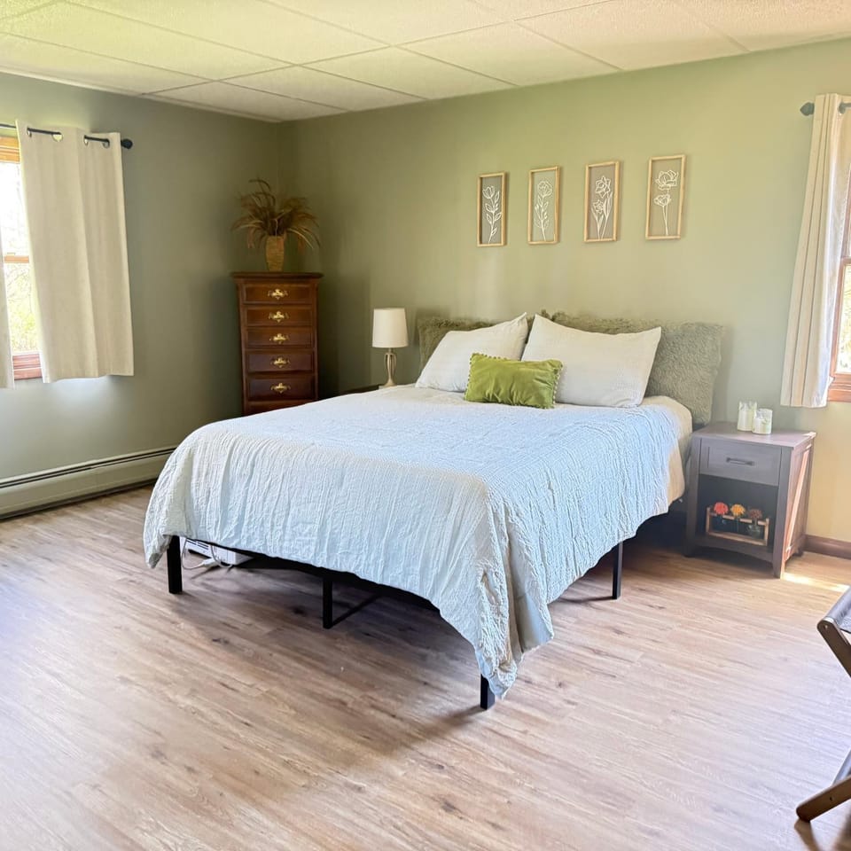 ANGOLA BEACH APARTMENT 2 Bedrooms- Grandview Bay Apartment in Lake Erie