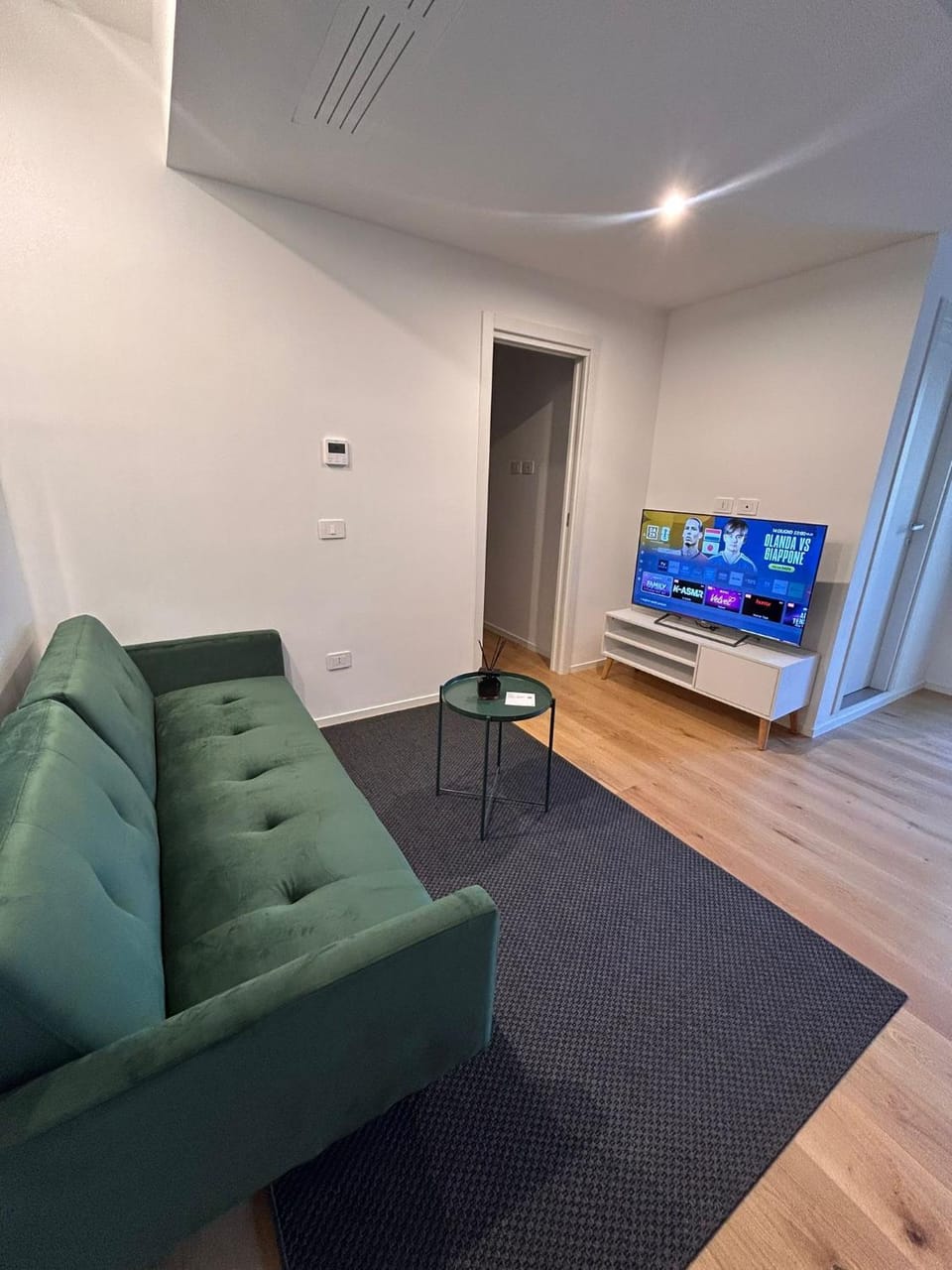 Communal lounge/ TV room, Living room, Seating area, Evening entertainment