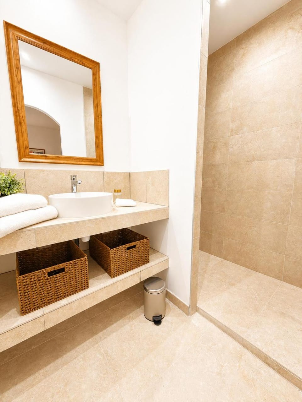 Bathroom, towels