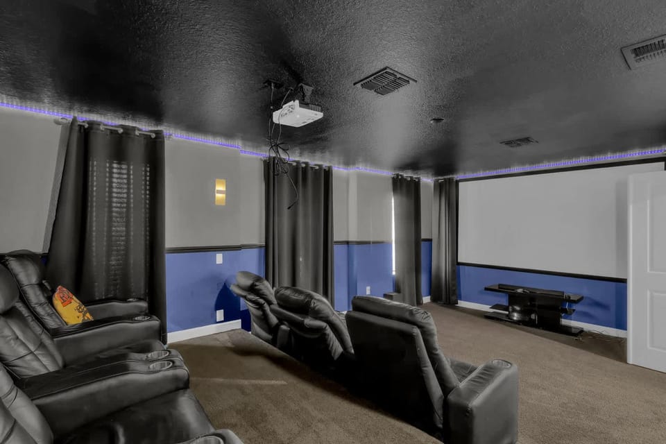 Perfect 9 Bed 5 Bath Home Games room Private pool House in Kissimmee