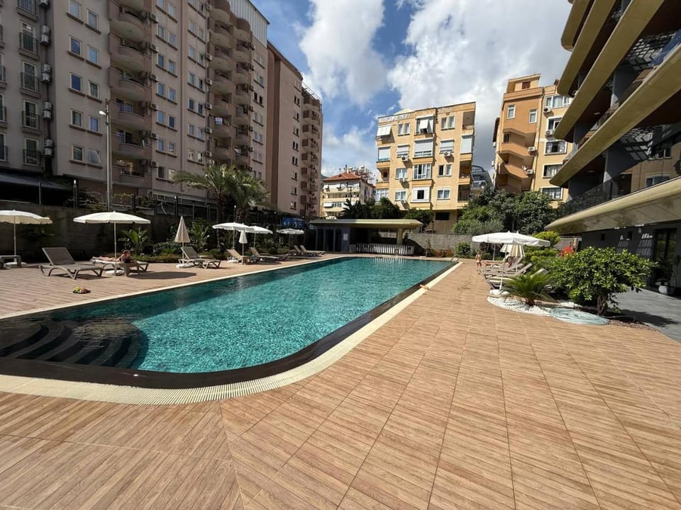 Swimming pool