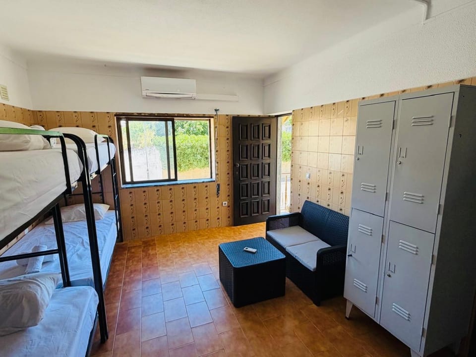 Meeting point hostel portimao, Algarve Hostel in Portimao