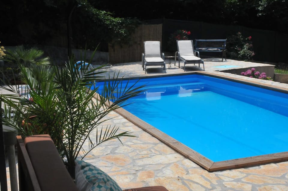 Swimming pool, Swimming pool