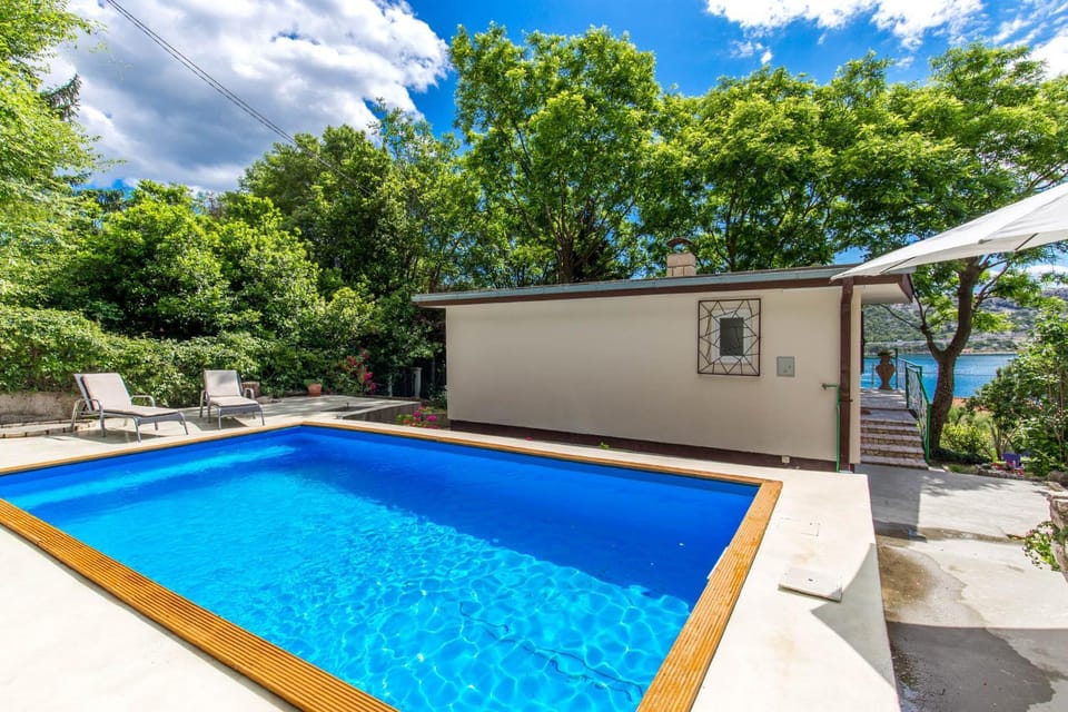 Swimming pool, Swimming pool