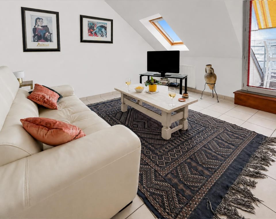 Communal lounge/ TV room, Living room, Seating area