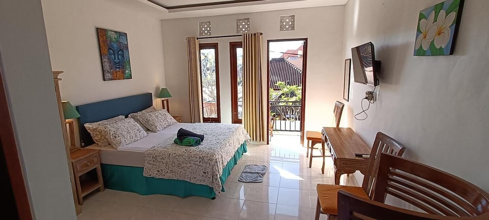 Photo of the whole room, Bedroom