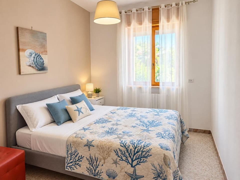 Bed, Photo of the whole room, Bedroom, internet
