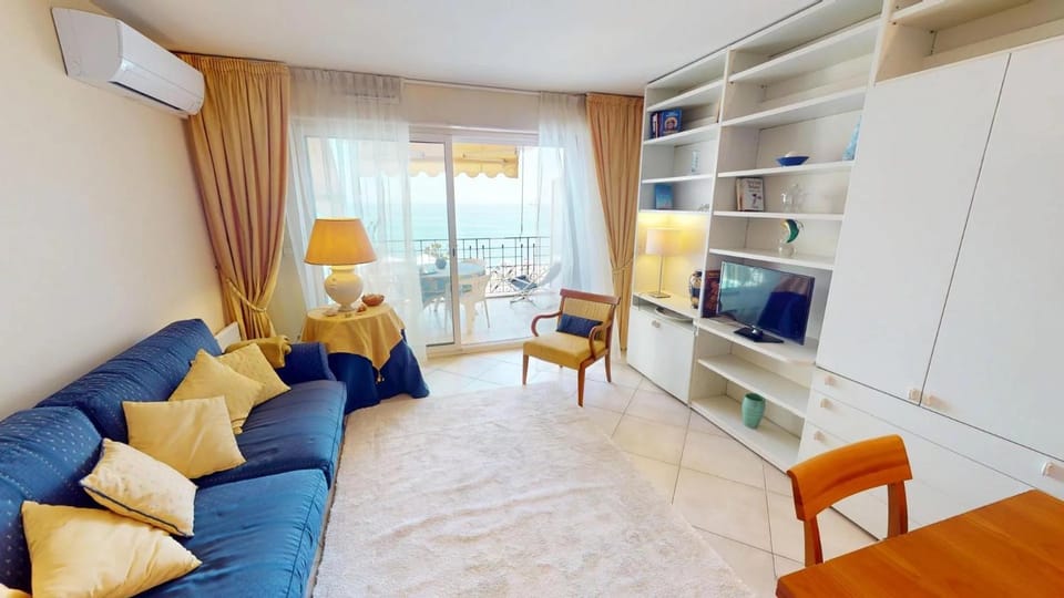 117VB - Beau 2P face mer avec terrasse et parking Apartment in Menton