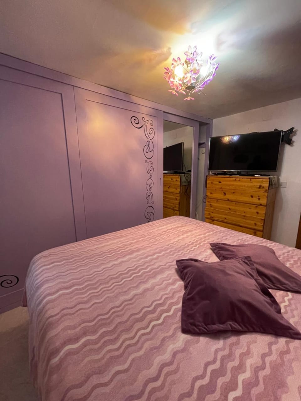Bed, Photo of the whole room, Bedroom, wardrobe