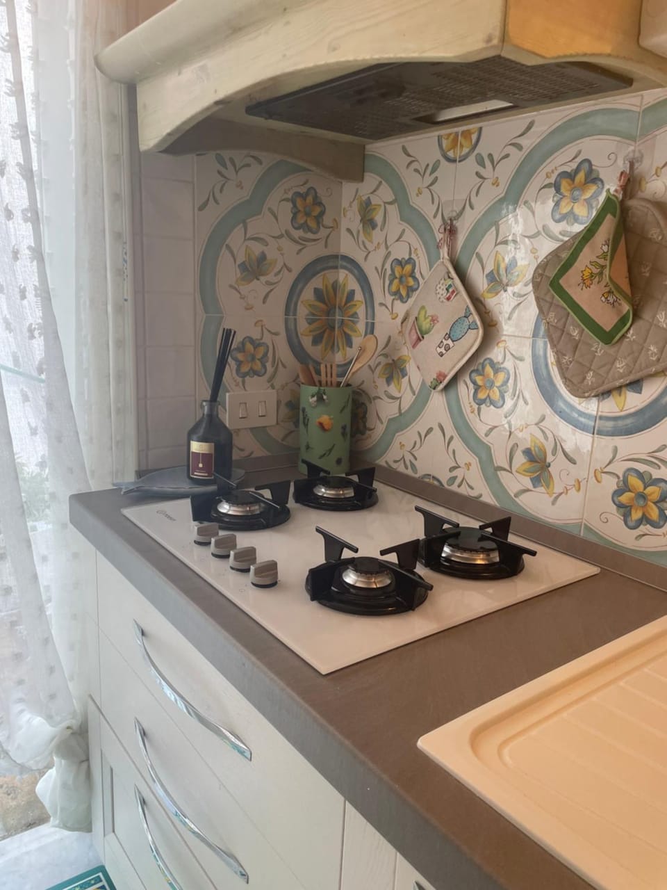 Kitchen or kitchenette, pet friendly, stove