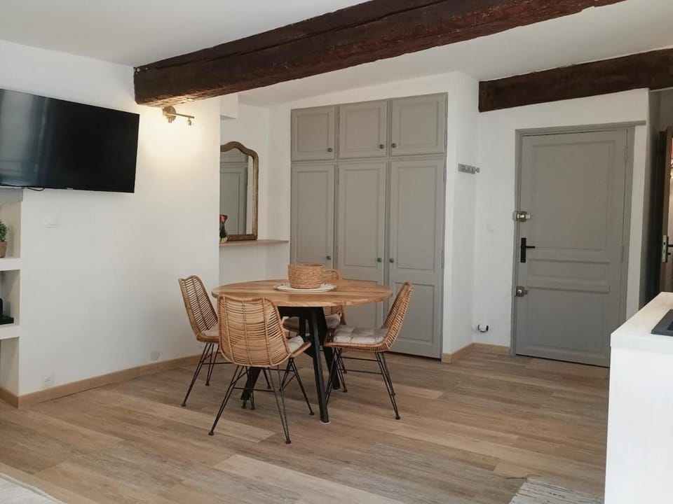 Perle de Sorgue - Hypercentre de l'Isle sur la Sorgue- Climatisé Apartment in L'Isle-sur-la-Sorgue