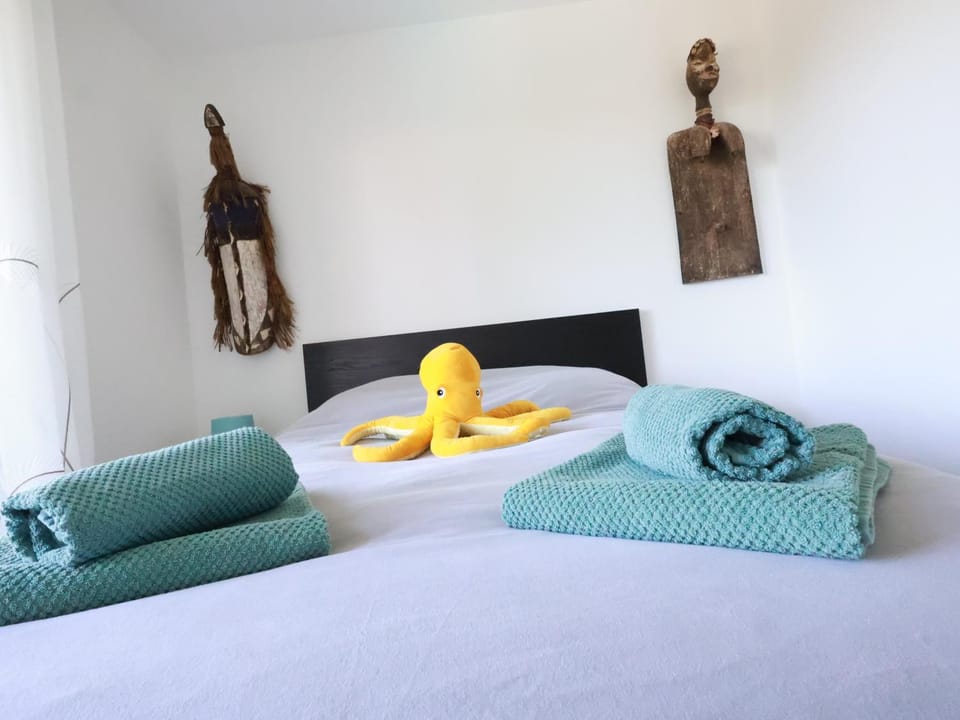 Bed, Photo of the whole room, Bedroom, internet, towels