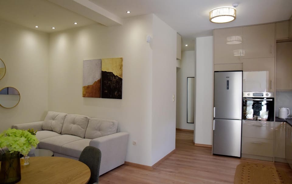 Kitchen or kitchenette, Living room, Seating area, oven