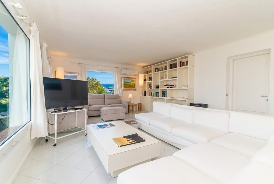 Communal lounge/ TV room, TV and multimedia, Living room, Seating area, Evening entertainment