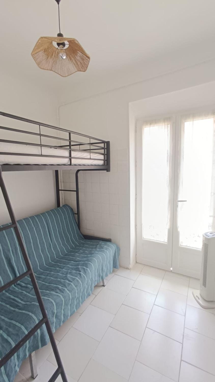 Bedroom, bunk bed