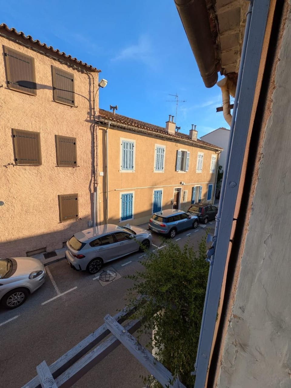 Neighbourhood, Street view
