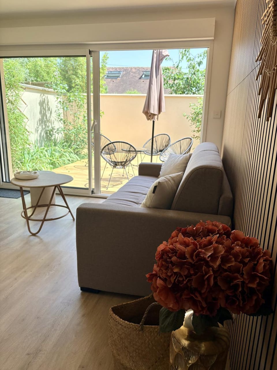 Patio, Living room