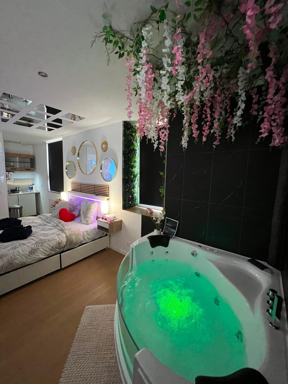 Romance Jacuzzi - Vidéoprojecteur - Terrasse 5min gare Apartment in Brittany