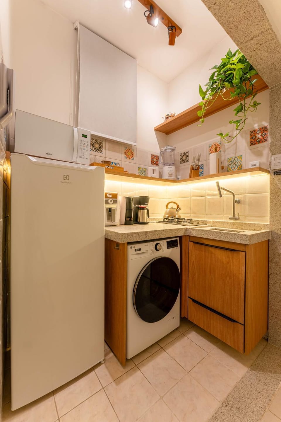 Kitchen or kitchenette, stove, dryer