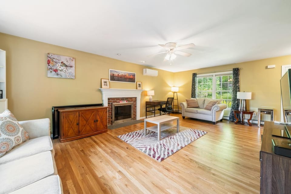 Family Home with Pool & Game Garage House in New Milford