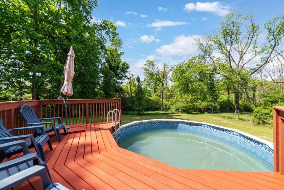 Family Home with Pool & Game Garage House in New Milford