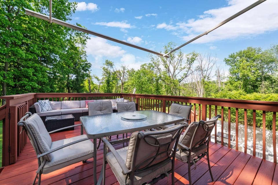 Family Home with Pool & Game Garage House in New Milford
