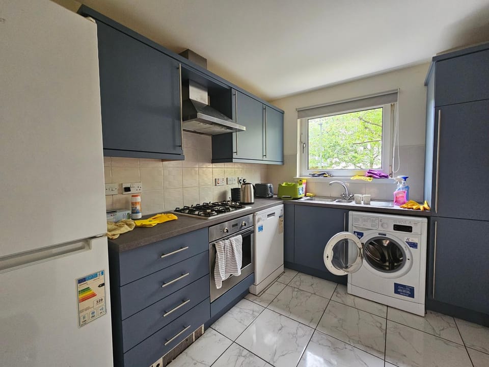 Two-bedroom flat Edinburgh city free car park easy access to centre Apartment in Edinburgh