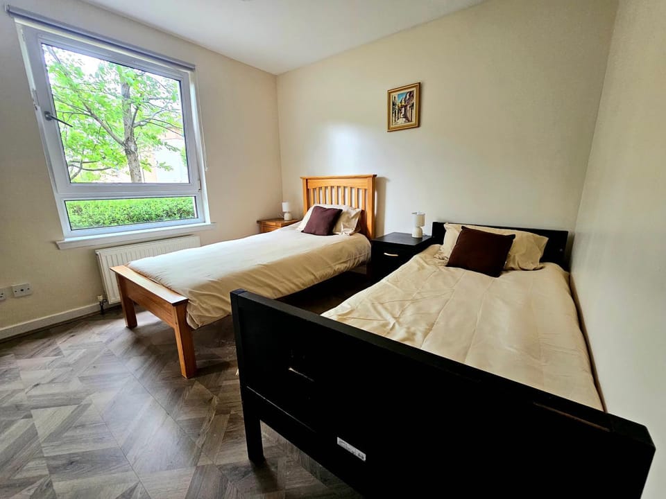 Two-bedroom flat Edinburgh city free car park easy access to centre Apartment in Edinburgh