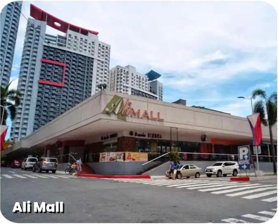 Manhattan plaza towers with balcony, netflix, can cook Apartment hotel in Pasig
