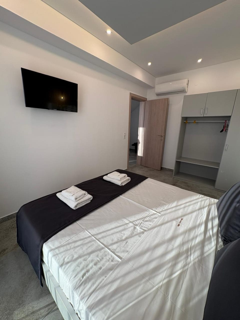 TV and multimedia, Photo of the whole room, Bedroom
