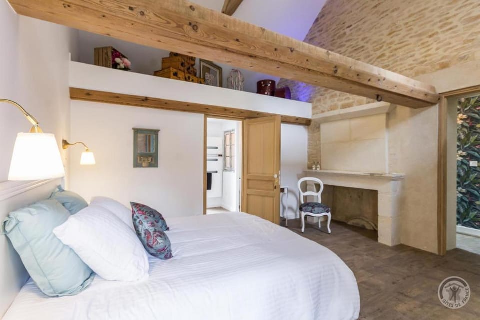 Bed, Photo of the whole room