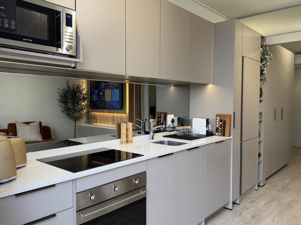 One Rosebank - 274 Executive Suite Apartment in Johannesburg