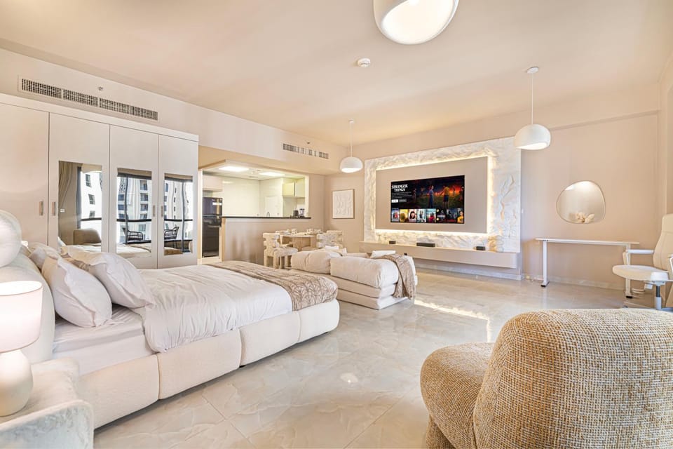 Studio Elegance, Wide Balcony, JBR Views Apartment in Dubai