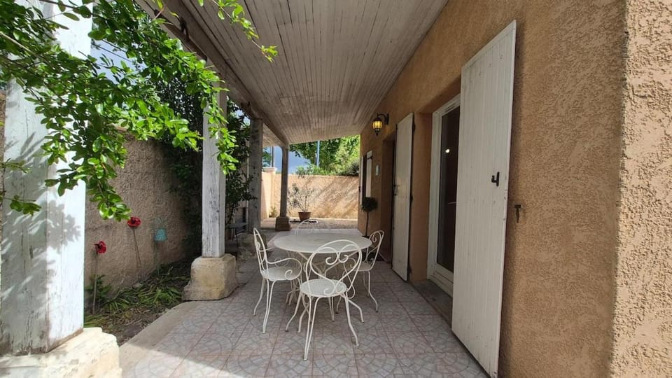 La Santoline - Provençal break with pool House in Le Thor