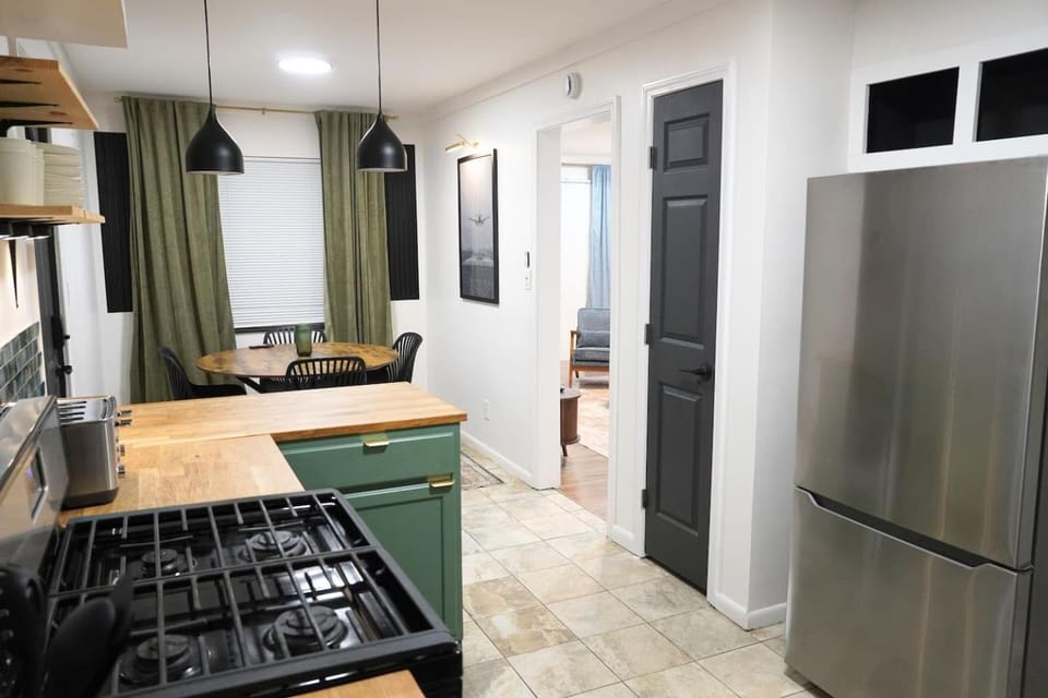 World Cup Stay • Sleeps 10 • Games + Parking House in East Point