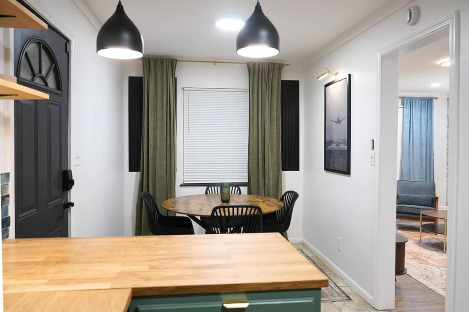 World Cup Stay • Sleeps 10 • Games + Parking House in East Point