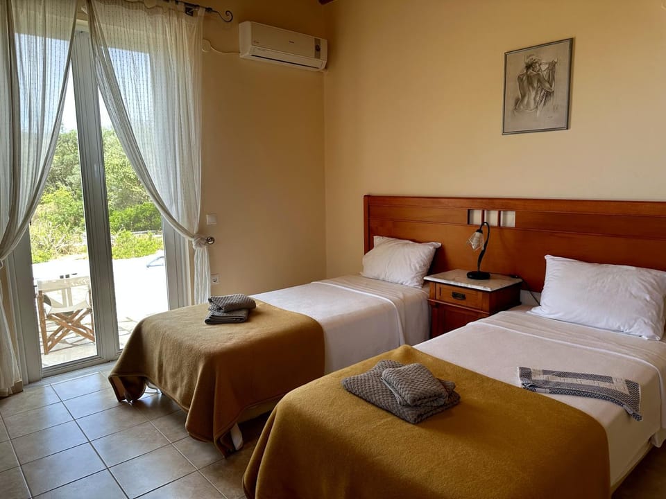 Bed, View (from property/room), View (from property/room), Bedroom, Garden view, Garden view, towels, towels, wardrobe