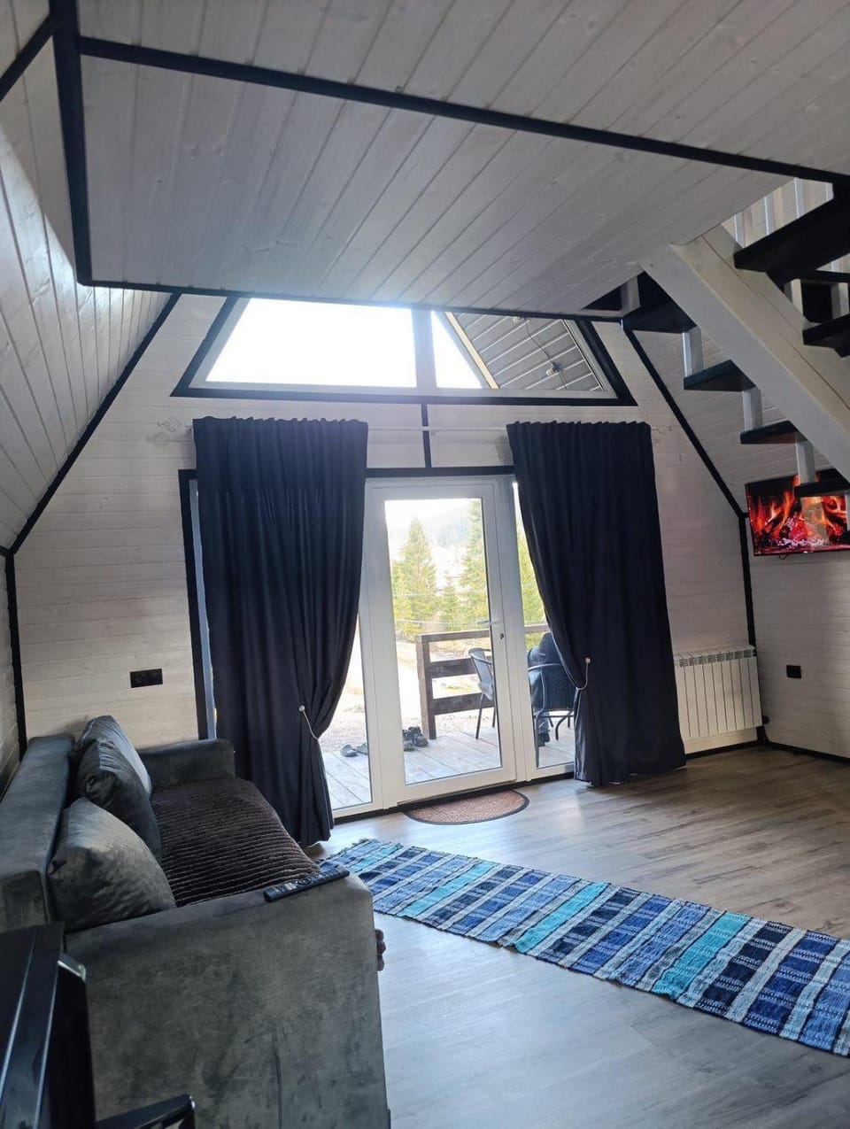 Living room, Photo of the whole room