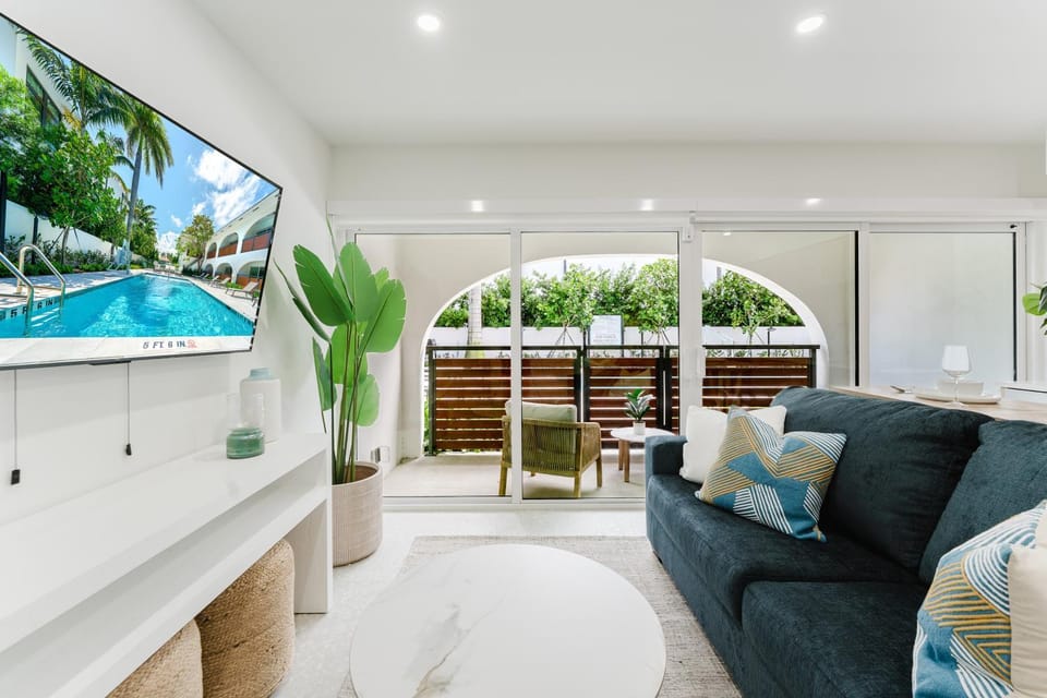 Patio, TV and multimedia, Balcony/Terrace, Living room, Seating area