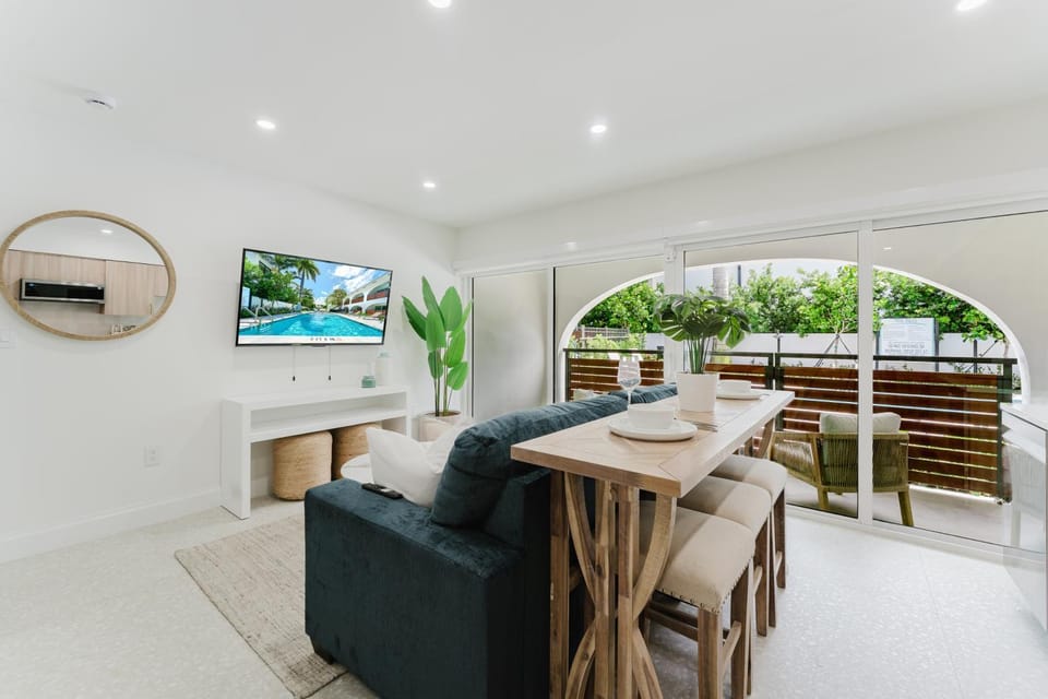 Patio, TV and multimedia, Balcony/Terrace, Living room, Seating area, Dining area