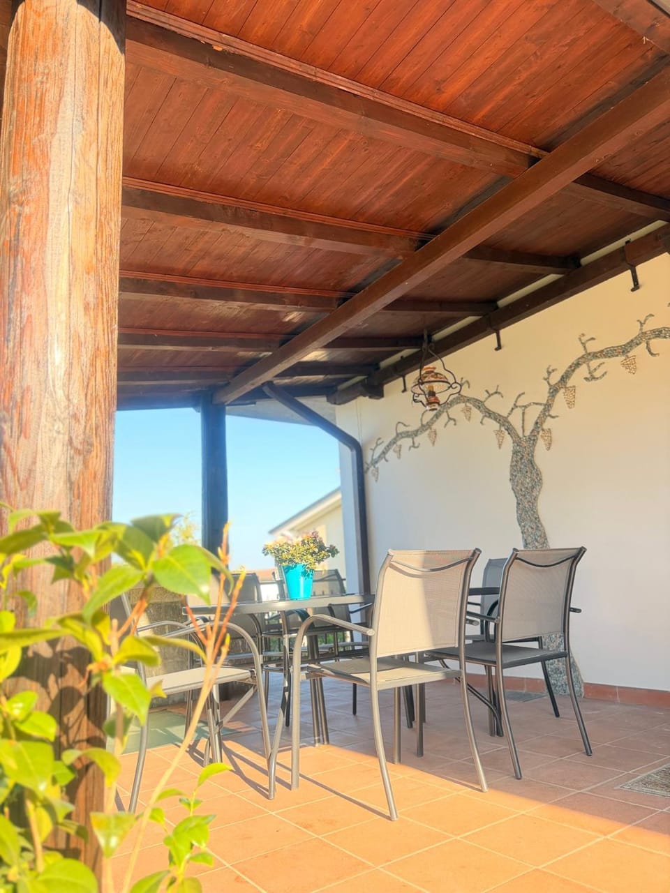 Property building, Balcony/Terrace, Dining area